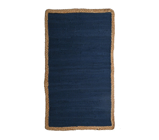 Tapis Chindi en coton bleu marine avec bordure en jute, 50x80 cm. - DECOR PETIT