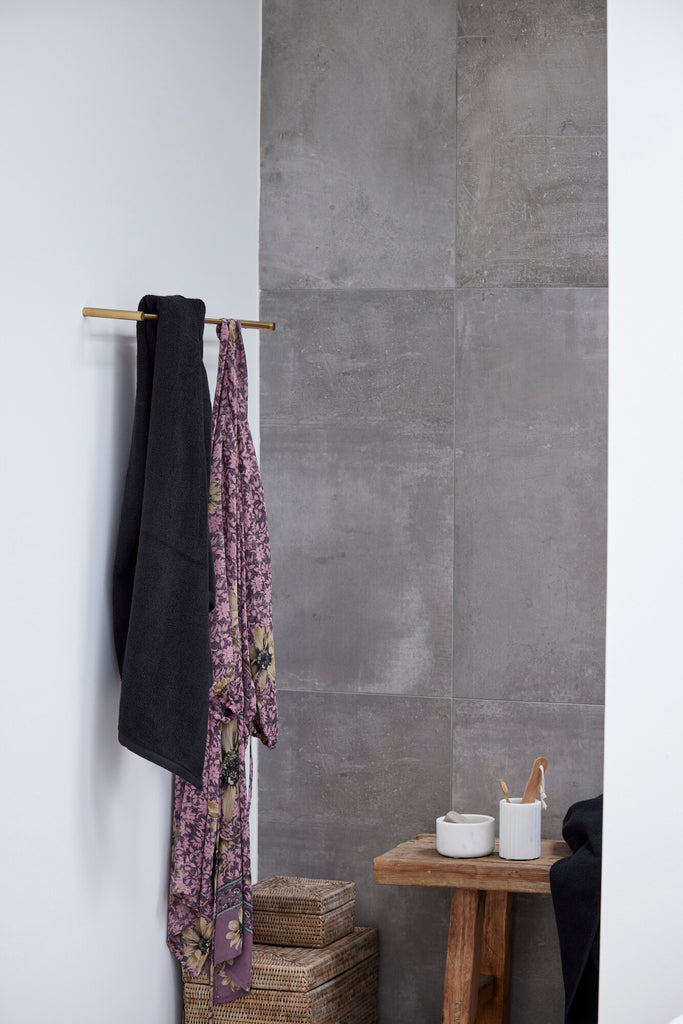 Molli Black Bath Towel, 140x70 cm. - DECOR PETIT